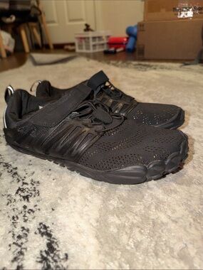 Men's Breathable Black Athletic Slip-On Shoes
